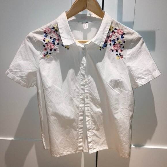 Jennyfer Cropped White Collared Shirt with Emboridery Flowers - Picture 8 of 8